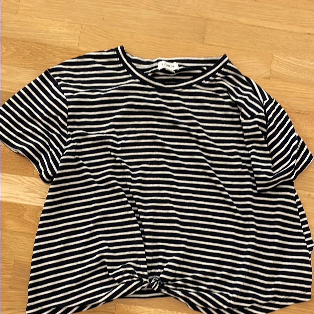 Evereve Black and White Tie Front Short Sleeve Tee